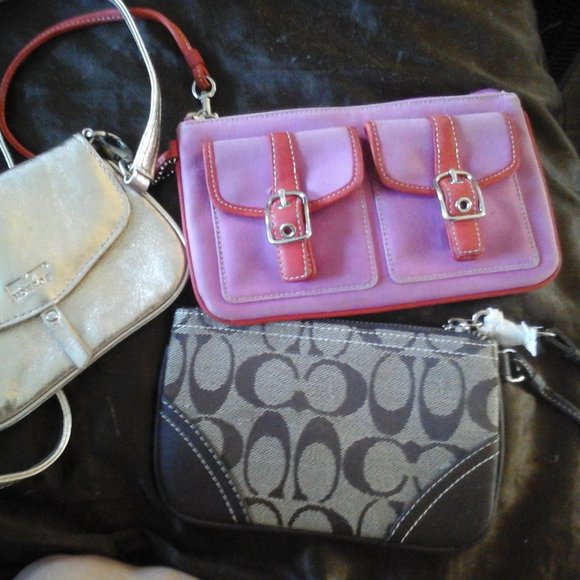 Coach wristlet - classic! NWOT - Picture 2 of 3